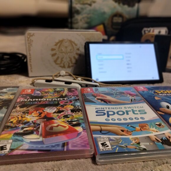 Nintendo Switch OLED special Zelda edition in box- Plus games and accessories - Picture 3 of 10